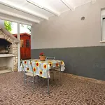 Cozy With Private Outdoor Space Fažana