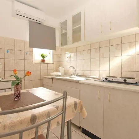Cozy With Private Outdoor Space Apartment Fazana