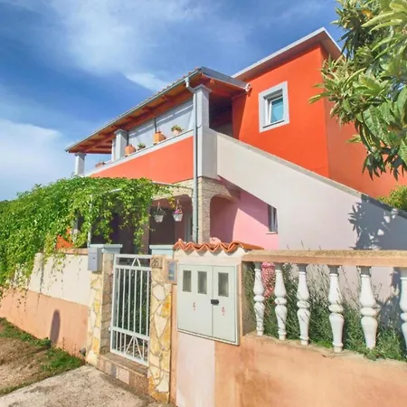 Cozy With Private Outdoor Space * Fažana