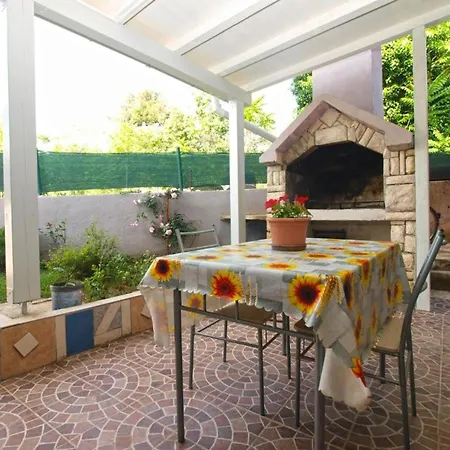 Cozy With Private Outdoor Space Apartment Fazana